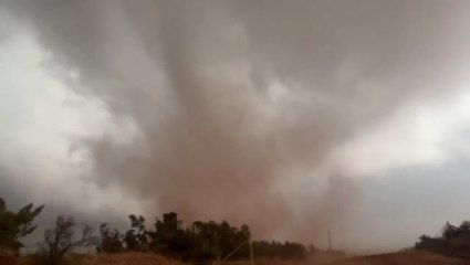 Descargar video: Tornadoes touch down across the Plains