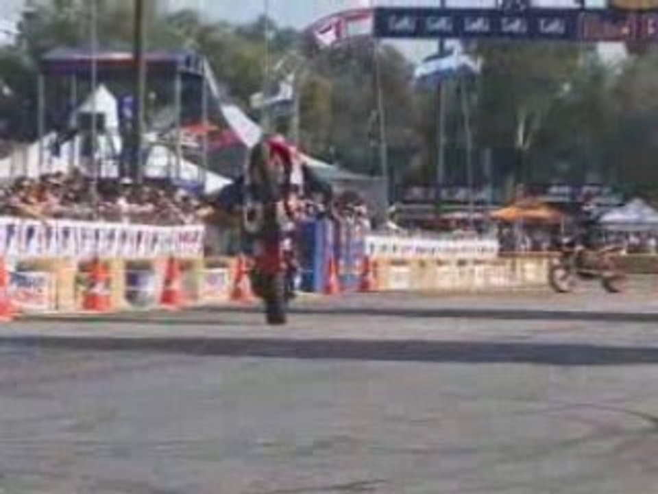 Stunt / Long Beach Troy Lee Supermoto Stunt Show
