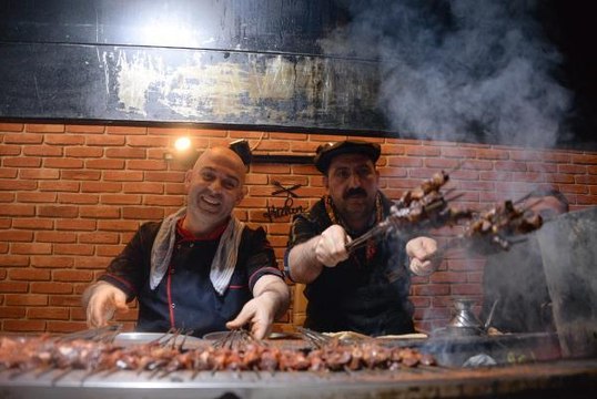 DİYARBAKIR'DA RAMAZAN BAYRAMI'NDA 12 TON CİĞER TÜKETİLDİ