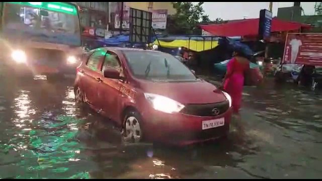 அரைமணி நேர ஆலங்கட்டி மழை... வெள்ளக்காடான ஓசூர்! முழங்கால் வரை தேங்கிய மழை நீரால் தத்தளித்த மக்கள்