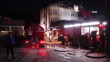 Son dakika haberi: Yangını görüntülemek isteyen basın mensuplarının üzerine böyle yürüdü