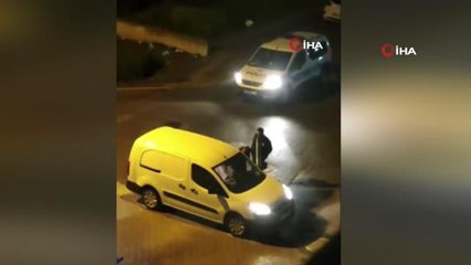 Araba çalışır vaziyette uyuyakaldı, ayağı gaz pedalına takılı kalınca polis uyandırdı