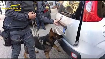 Messina, in un'auto agli imbarcaderi scoperto un borsone con 10 chili di droga