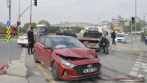 Alibeyköy’de tramvay ile otomobil çarpıştı