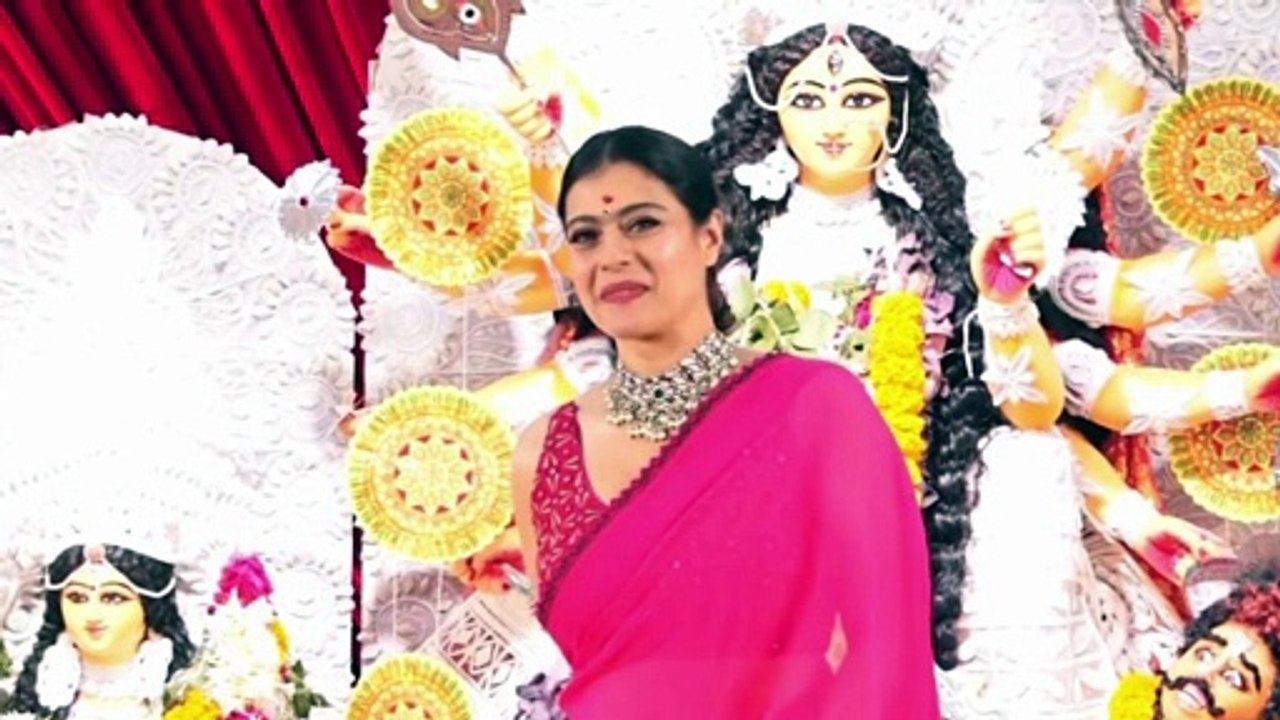 kajol uncofertable movement capture in camera,News live news with pooja,bollywood news,live l kajol