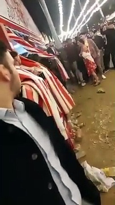 El vídeo de la brutal pelea en la Feria de Sevilla 2022