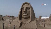 'Uzay Macerası' temalı kum heykellere yoğun ilgi