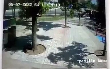 Mujer pierde control de auto y atropella a cuatro alumnos en Sinaloa