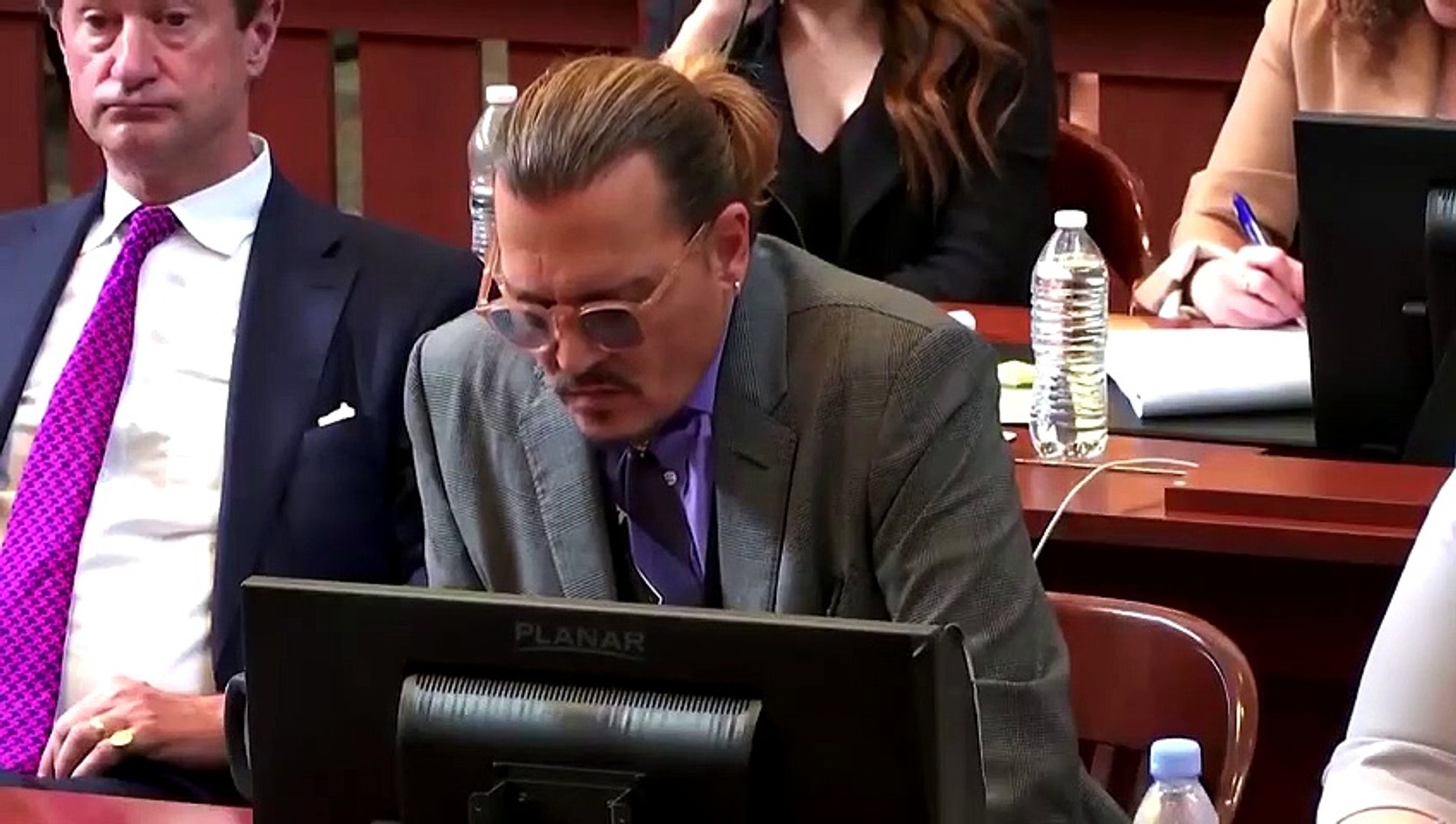 ⁣Amber Heard tells jury Johnny Depp assaulted her