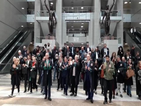 Gezi Parkı Davasında Hapis Cezasına Çarptırılanlar İçin Adalet Nöbeti: Türkiye, İnsan Haklarına Saygılı, Sosyal Bir Hukuk Devleti Olma Niteliğini...