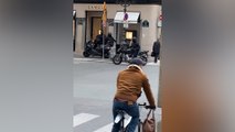 «J'ai vu l'homme armé en scooter» : plusieurs millions d'euros braqués chez Chanel à Paris