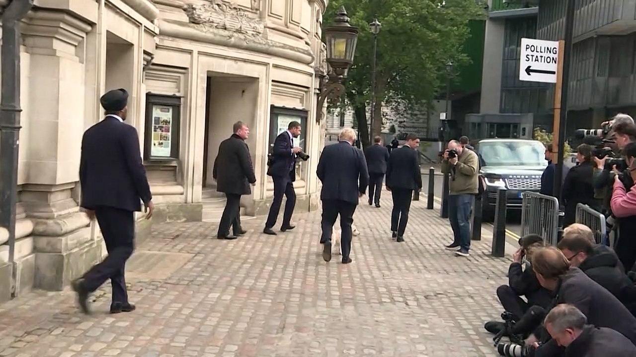 Presión a Johnson y cita histórica para el Sinn Fein en comicios locales británicos