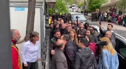 Bir Kişinin, Hdp'li Başaran'a Yönelik "Çivilerim Seni" Sözlerine CHP'li Özel'den Tepki: "Kabul Edilemez"