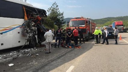 Son dakika haberleri! BURSA'DA KAMYON, YOLCU OTOBÜSÜNE ÇARPTI: 1 ÖLÜ, 6 YARALI