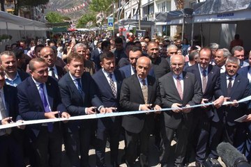 BAKAN KİRİŞCİ: TÜRKİYE'DE 1,7 MİLYAR ÇİÇEK ÜRETİLİYOR