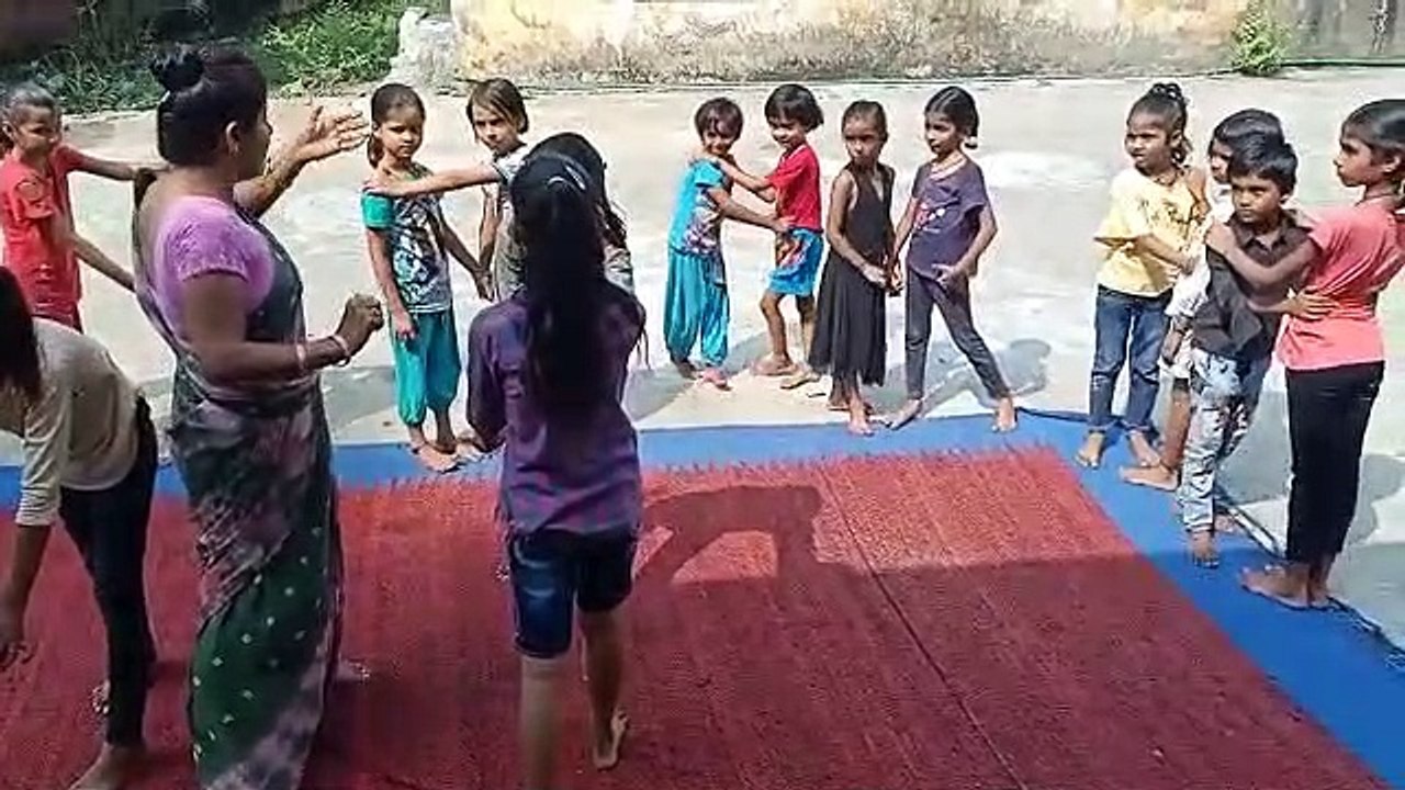 mahila sash​ktikaran :  कोटा की रचना कमाल की , 25 हजार बेटियों को सीखा दिए आत्मरक्षा के गुर