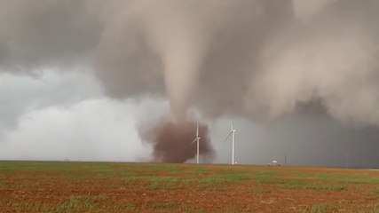 Footage shows tornado ripping through wind farm south of Crowell, Texas
