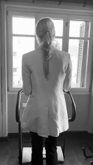 Δούκισσα Νομικού: «Τσάκισε» ένα οικογενειακό παγωτό σοκολάτα ενώ έκανε... διάδρομο - Επικό βίντεο