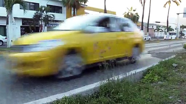 Se hunde y fractura el pavimento en los carriles centrales PVR| CPS Noticias Puerto Vallarta