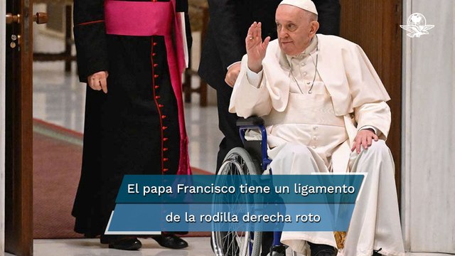 Papa Francisco aparece en silla de ruedas por su problema de rodillas