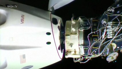 Quatro astronautas iniciam retorno à Terra