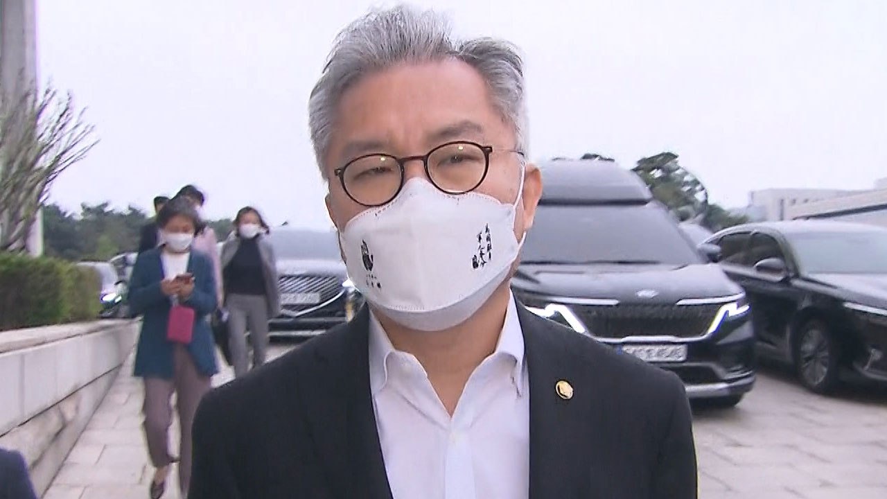 최강욱, 성희롱 발언 논란 사과..."의도하지 않았지만 사과" / YTN