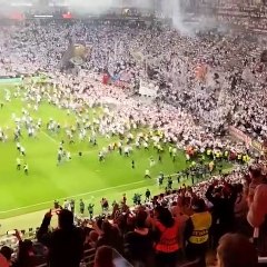 جماهير اينتراخت تقتحم ملعب الدوري الأوروبي