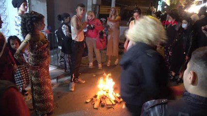 İZMİR'DE HIDIRELLEZ COŞKUYLA KUTLANDI