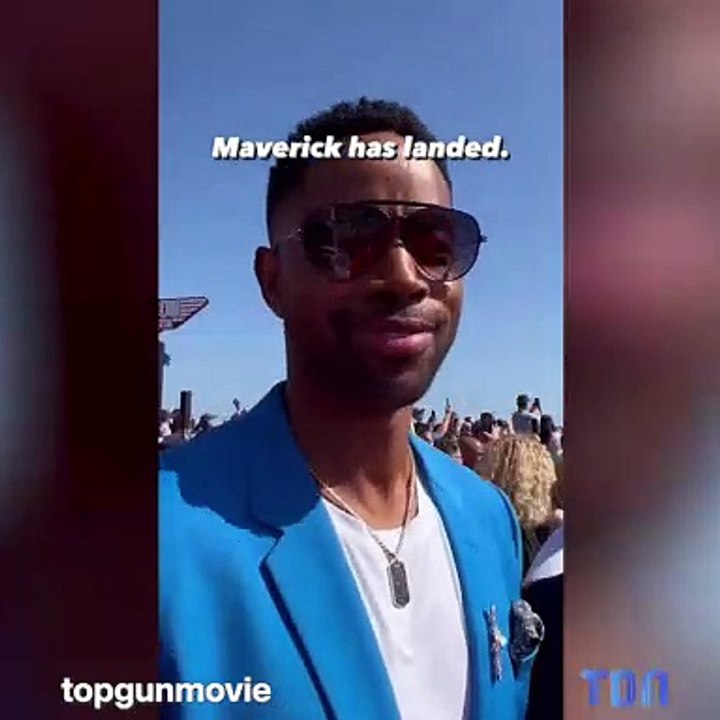 Tom Cruise se pose en hélico sur un porte-avions pour la 1ère