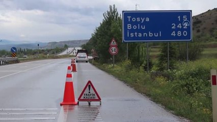 KASTAMONU - Kontrolden çıkan tır refüje çarpıp karşı şeride geçti