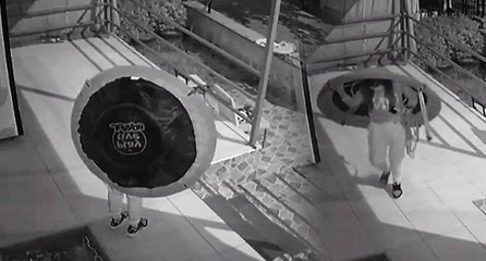 Trambolinli hırsızlık görenlerini hayrete düşürdü