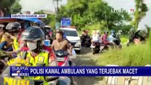 Inilah Momen Polisi Bantu Buka Jalan Ambulans yang Terjebak Macet di Jalur Wisata