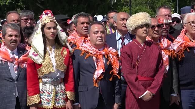 Antalya'da Uluslararası Antalya Yörük Türkmen Festivali yörük göçü ile başladı