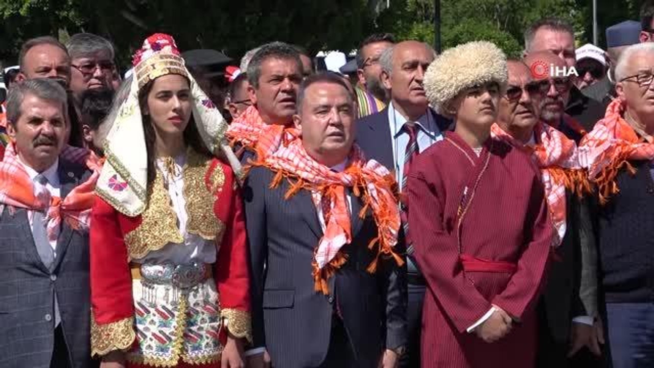 Antalya'da Uluslararası Antalya Yörük Türkmen Festivali yörük göçü ile başladı