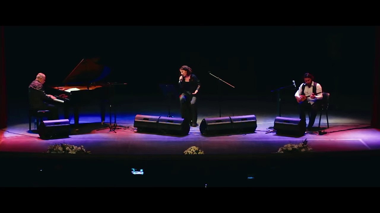 Aynur Doğan - Kara Toprak & Nesine Söyleyim - Live