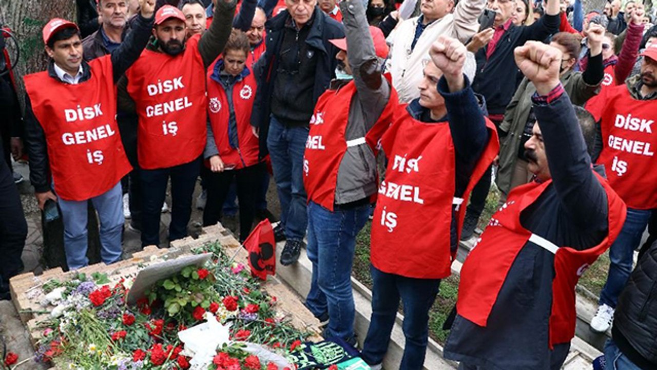 Deniz Gezmiş ve arkadaşları mezarları başında anıldı