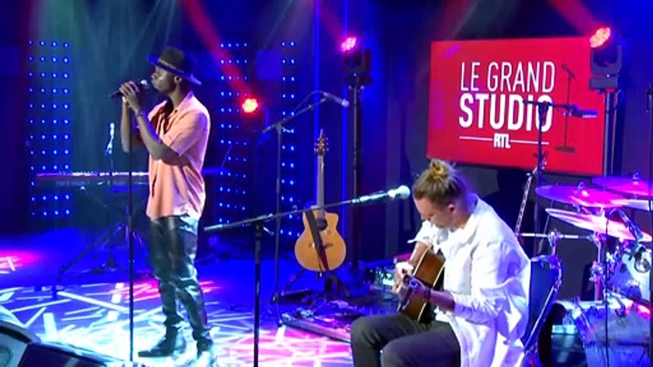 Céphaz interprète "L'homme aux mille couleurs"...