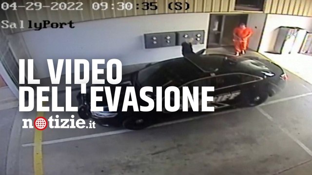 Usa, guardia carceraria donna complice della fuga del detenuto: il video dell’evasione