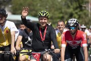 Vahap Seçer, Bisikletseverlerle 'Kleopatra Bisiklet Festivali'nde Pedal Çevirdi