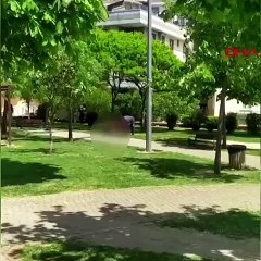 Parkın ortasında eşini bıçaklayan şahıs linç edildi
