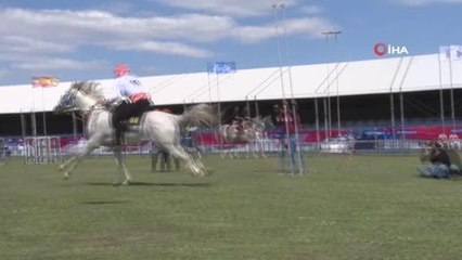 Antalya'da Yörük Türkmen Festivali'nde atlı görsel şov