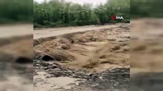 Sinop'ta dere taştı, geçici köprü ulaşıma kapandı