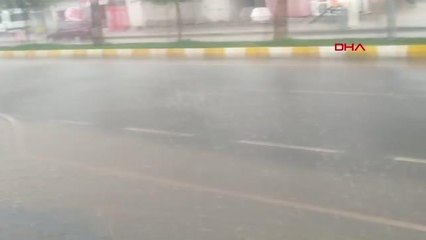 NUSAYBİN'DE SAĞANAK NEDENİYLE BİRÇOK CADDE VE SOKAK SUYLA DOLDU