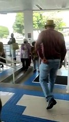 Morador denuncia demora no atendimento de idosos na Agência do Bradesco de Umuarama