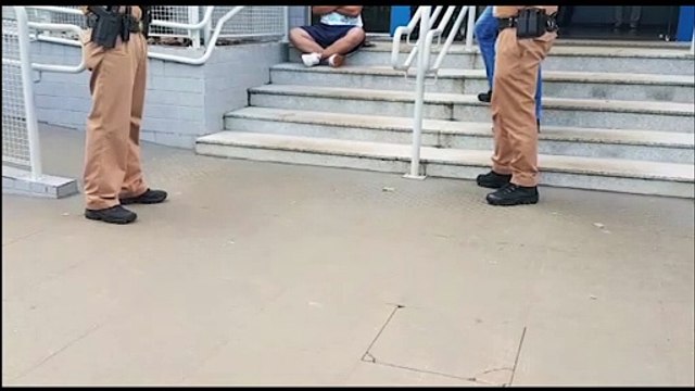 Jovem em surto na Avenida Brasil mobiliza PM e Samu