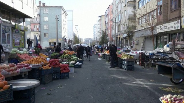 تراجع قياسي جديد لليرة التركية لأدنى مستوياتها منذ شهرين