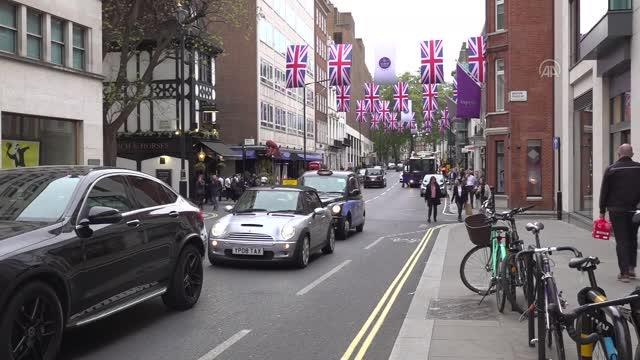 İngiltere Kraliçesi 2. Elizabeth'in tahttaki 70. yılı kapsamında yapılacak kutlamalar için hazırlıklar sürüyor (2)