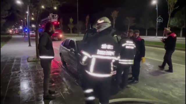 Seyir halindeyken alev alan otomobilde hasar oluştu (2)