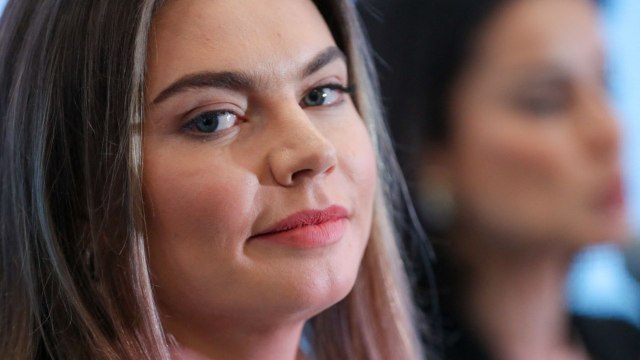GALA VIDEO - Alina Kabaeva de gymnaste reconnue à femme de l’ombre : comment Vladimir Poutine protège son couple