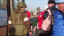 50 civis evacuados de Azovstal, sob ataque russo